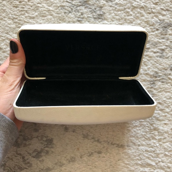 White leather Versace sunglasses case - Picture 6 of 7